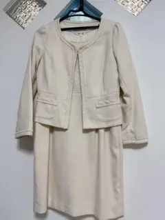 入学式ワンピース　ベージュ　セレモニースーツ　ママワンピース