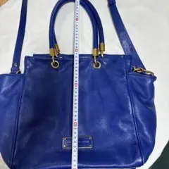 青のレザー ハンドバッグ ゴールド金具付き