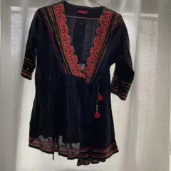 beamsで購入した黒の刺繍入りチュニック