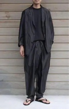 【COMOLI】杢シルク テーパードパンツ　Size3のサムネイル