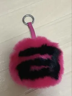 bigbang ジヨン g-dragon 公式グッズ ファーチャーム ピンク - メルカリ