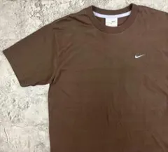 00s NIKE ナイキ Tシャツ 古着 刺繍ロゴ スウッシュ ブラウン Y2K