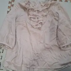 フリル付き薄いピンクブラウス