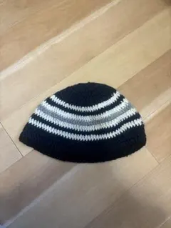 黒と白のストライプビーニー帽子