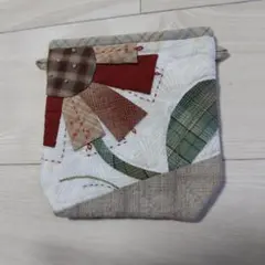 ハンドメイド　花と葉のパッチワークポーチ