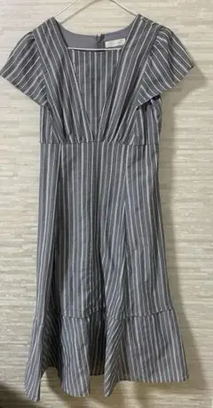 anySIS グレーと白のストライプワンピース