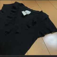 アアニエス・ベーフランス製フリルＶネックT