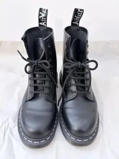 Dr. Martens ドクターマーチン 8ホール ブーツ ブラック　白ステッチ