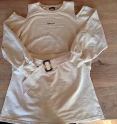 ラブトキ オフショルダー トレーナー セットコーデ ベルト付き