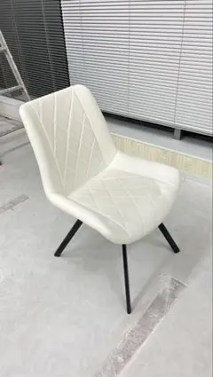 ホワイト合成皮革チェア ダイヤモンドキルティング