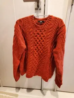 【ユニクロ】赤ケーブルニット