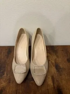 ビジュー付きベージュハイヒール