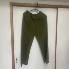 オリーブグリーン カジュアルパンツ
