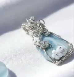 【一点物】ドミニカ共和国産ラリマーラフカットワイヤーアートペンダント 天然石