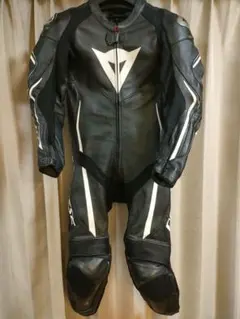 (週末限定価格) ダイネーゼ レーシングスーツ Dainese サイズ52 週末限定価格) ダイネーゼ レーシングスーツ Dainese サイズ52