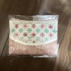 ティッシュ入れ付きポーチ