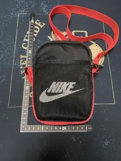 フ*ス様 NIKE メッシュショルダーバッグ ブラック/レッド