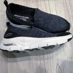 スケッチャーズ　アーチフィット　新品