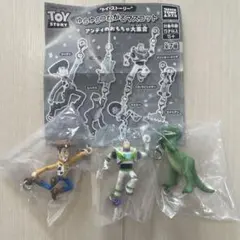 トイストーリー、ゆらゆらつながるマスコットアンディのおもちゃ大集合
