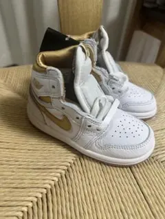 Nike キッズスニーカー ホワイト/ゴールド