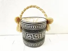 幾何学模様 かごバッグ　made in コロンビア