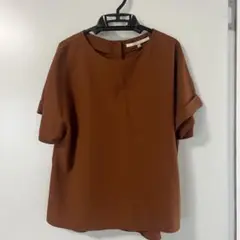 ブラウン 半袖シャツ バックボタン付き