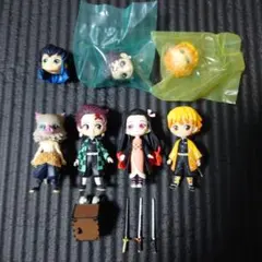 鬼滅の刃フィギュア　交換頭パーツ３つ、刀３種付