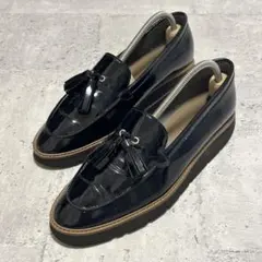 アルテミス バイ ダイアナ 軽量 厚底 タッセルローファー エナメル