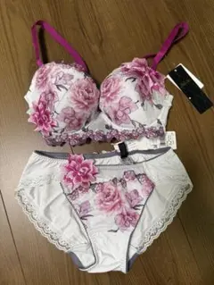 ワコール　サルート　E75 Lのサムネイル