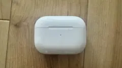 中身のイヤホン部分はありません。充電用の本体部分のみの販売です。