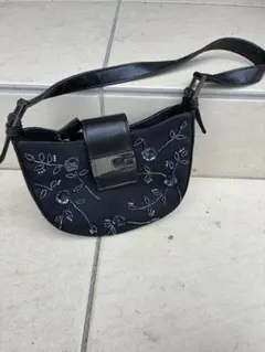 GUESSゲス★フラワービーズショルダーバッグ黒ブラック麻リネン鞄カバン