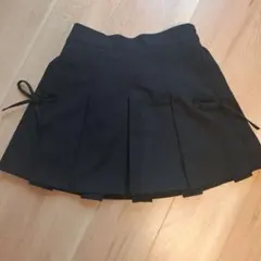 黒いプリーツミニスカート リボン付き