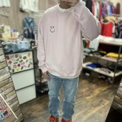 GILDAN ピンク スウェットシャツ スマイリーフェイス刺繍