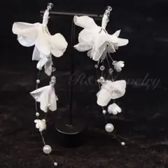 花びら フラワーパール ロングイヤリング ウェディング結婚式ブライダル 白