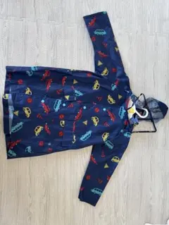 車と魚のプリント フード付きレインコート