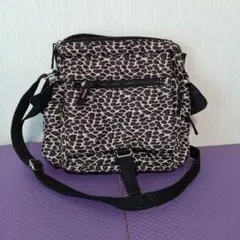 ショルダーバッグ 斜め掛け　ヒョウ柄　ポケット付き