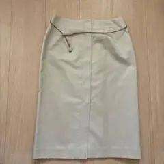 ベージュ タイトスカート スリット入り