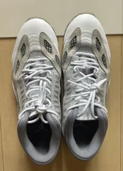 NIKE Air Jordan 11 Retroホワイト/グレー