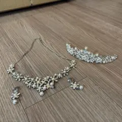ティアラ　ネックレス　イヤリング　ブライダル