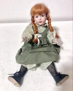 イギリス製アンティーク　女性作家の赤毛のアンの人形！ずっーと座ってますが可愛い！ イギリス製アンティーク 女性作家の赤毛のアンの人形！ずっーと