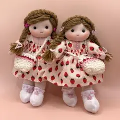 ハンドメイド　人形　マスコット　ペアドール　ミニドール　ピンク　いちごのサムネイル
