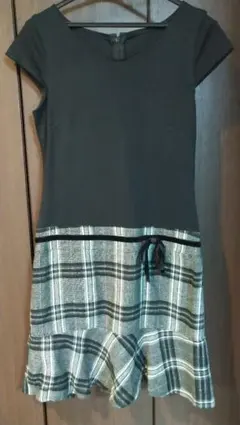 《超美品》半袖ブラックと白黒チェック フレアワンピース 9AR