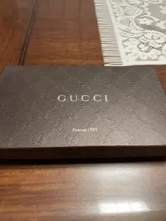 GUCCI ギフトボックス 空箱のサムネイル