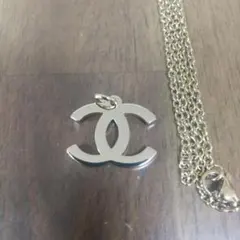 CHANEL ゴールド ダブルCロゴ ホリデーチャーム