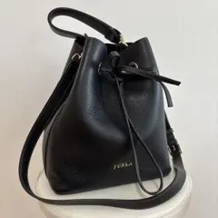 FURLA ブラック バケットバッグ