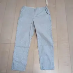 ③青と白のストライプカジュアルパンツ