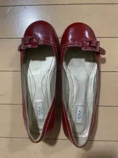 FURLA 赤ベルトデザイン、ローヒール