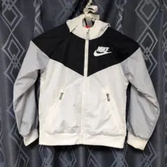 Nike キッズジャケット 4〜5Y ホワイト・ブラック・グレー110