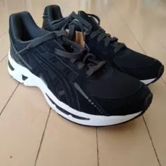 アシックス　ASICS GEL-KYRIOS 1201A038 黒　ブラックのサムネイル