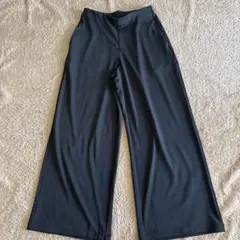 ユニクロ　クレープジャージーストレートパンツ　ブラック　Mサイズ